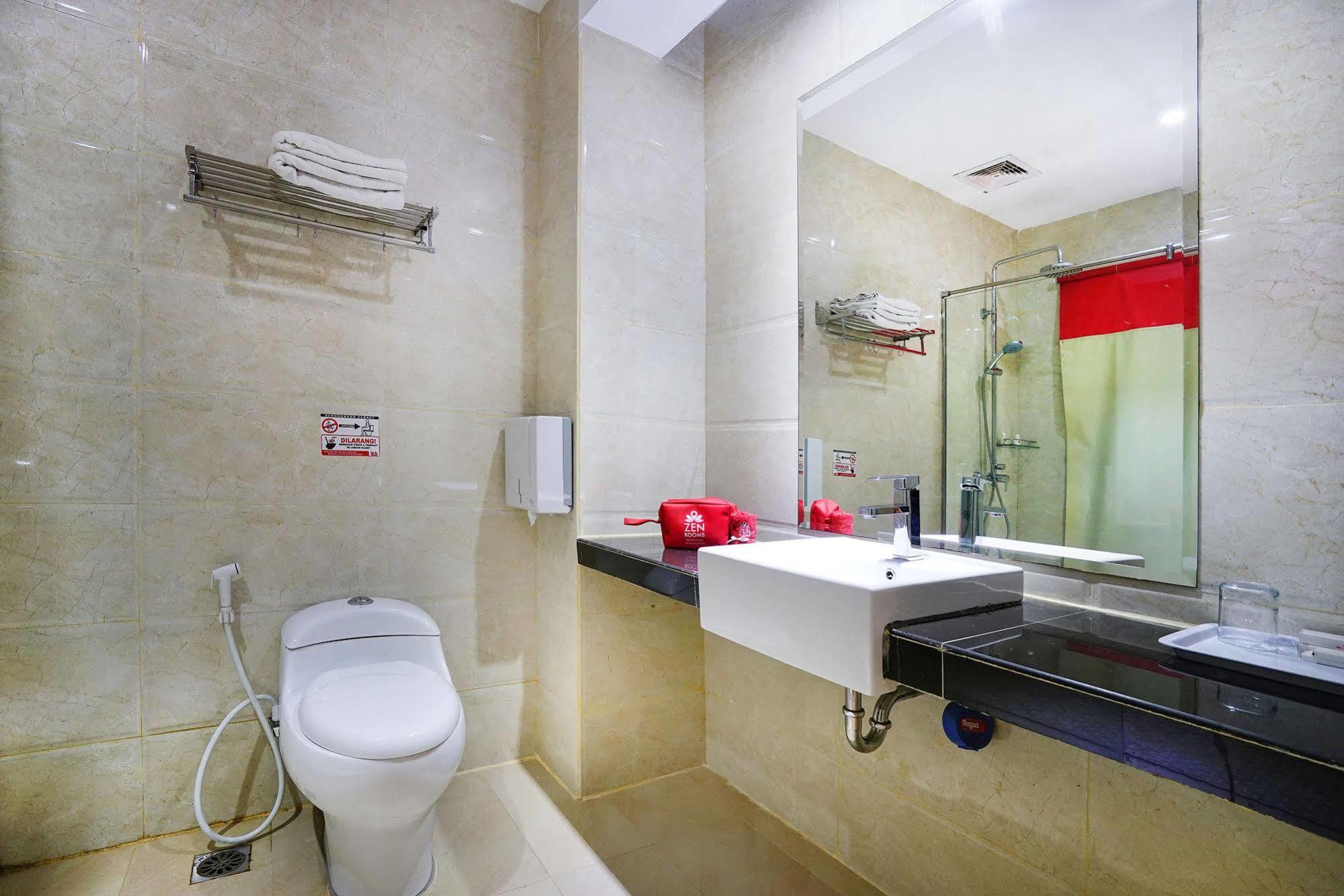 Zen Rooms Near Bcs Mall Penuin Batam Exterior photo